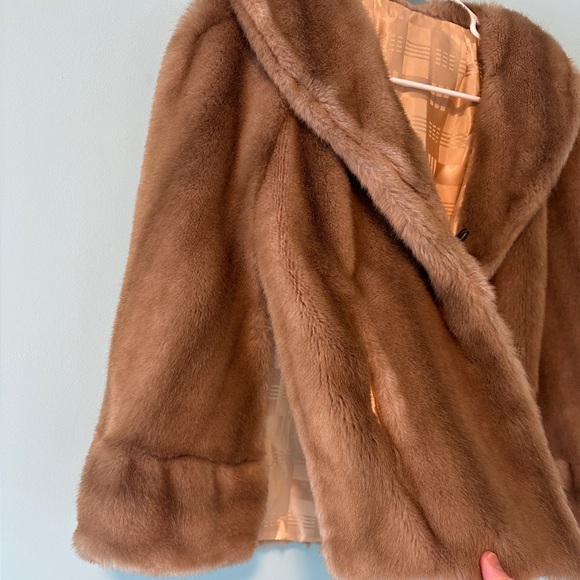 Vintage Faux Fur Cape with pockets One Size - Picture 8 of 8